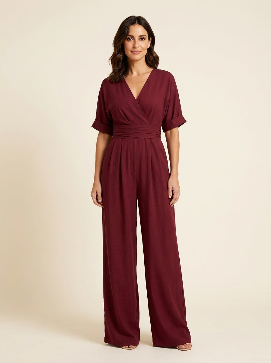 Mono elegante de escote en V y pierna ancha